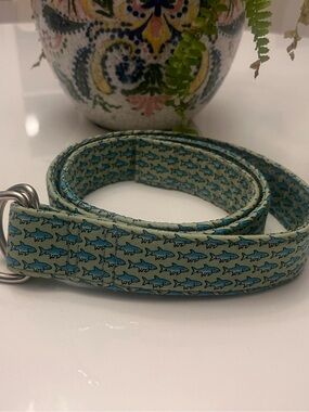 Boys L Vineyard Vines belt